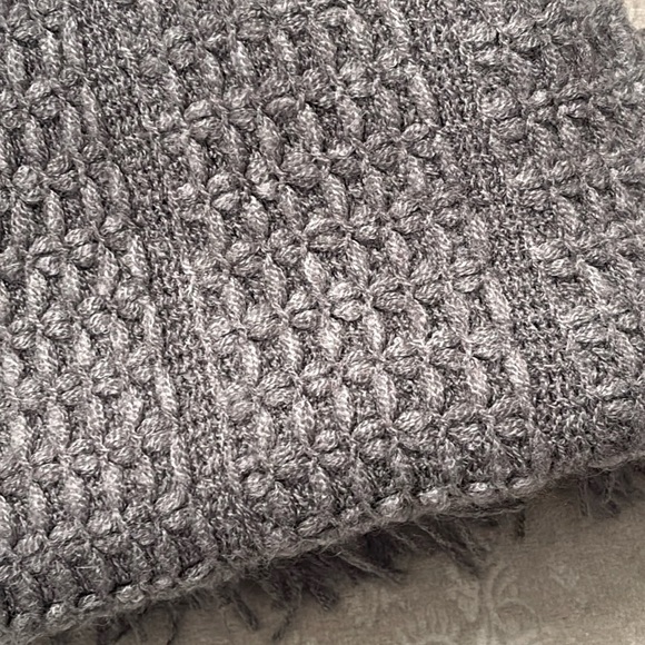 NWT New York & Co Gray Knit Fringe Scarf Pom Hat & Gloves Set Winter Cozy Gift - Picture 11 of 15